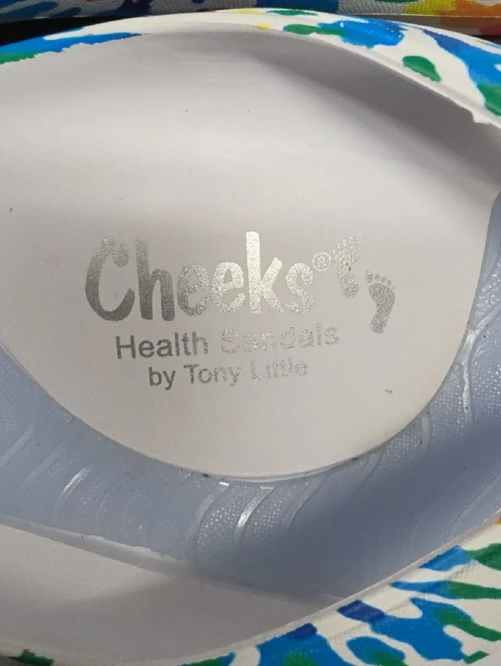 Cheerful Multi-Color Print White Women’s Flip Flop Sandals Sz 8